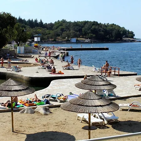 Apartment With A Parking Space Mugeba, - 15759 Porec